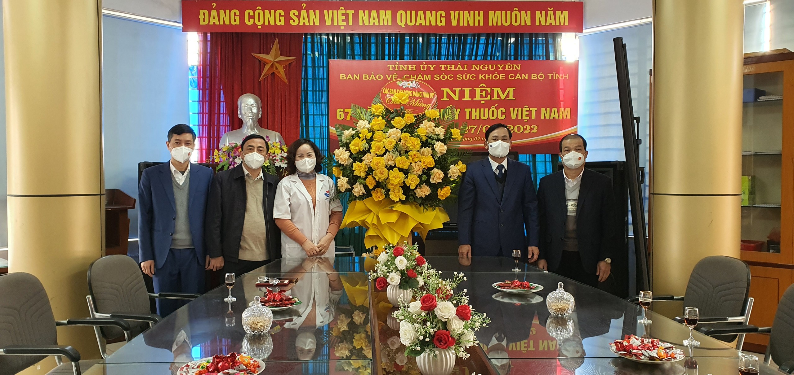 Thăm, chúc mừng Ngày Thầy thuốc Việt Nam 27/2
